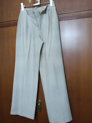 Pantalón recto beige