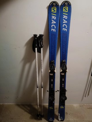Esquís Salomon Junior 140cm y Bastones 110cms