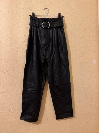 Pantalón Polipiel Negro Stradivarius