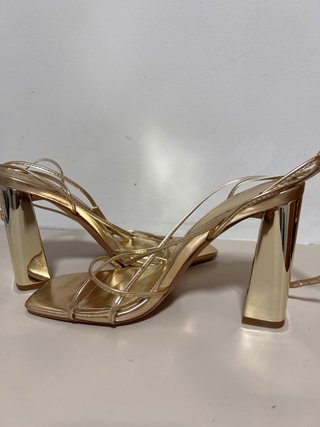 Sandalias de Tacón Doradas