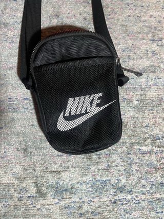 Bandolera Nike Heritage Crossbody Negra