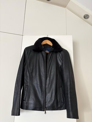 Cazadora de piel 100% negra de CB