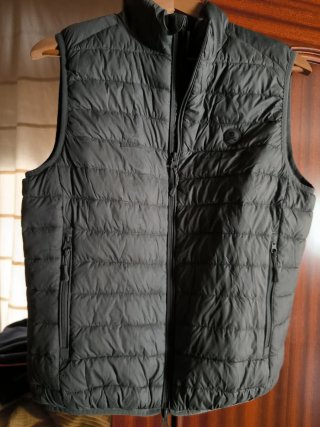 Chaleco acolchado verde oliva talla M  scalpers