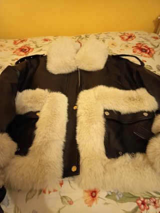 Chaqueta de polipiel con pelo