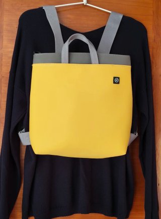 Mochila Amarilla y Gris