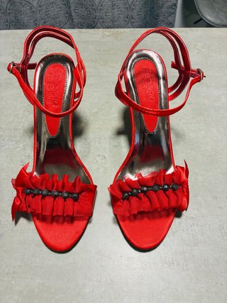 Zapatos de tacón rojos Prestigio