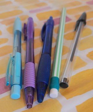 Set di 5 penne e matita