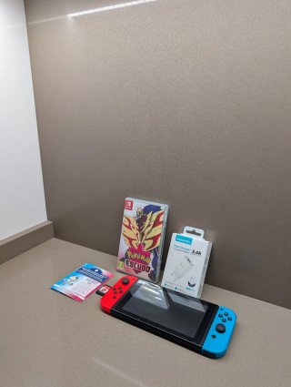 Nintendo Switch + Pokémon Escudo + Cargador Nuevo