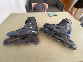 Patines en línea Rollerblade negros y azules