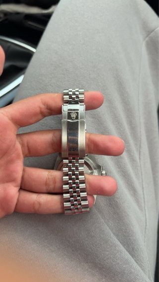 Reloj de pulsera con eslabones metálicos