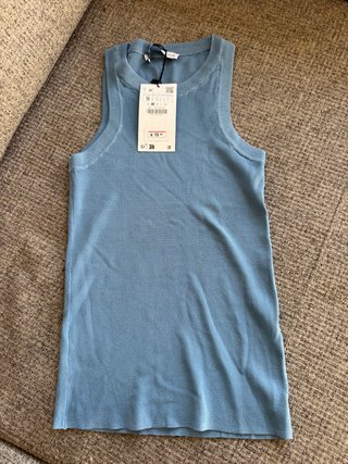 Camiseta sin mangas azul Zara