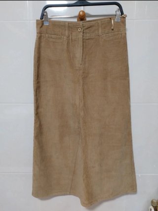 Falda de pana beige