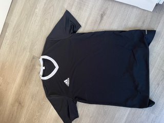 Camiseta adidas negra