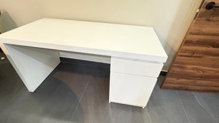 Mesa de escritorio IKEA blanca 140x65