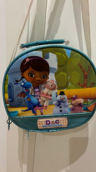 Bolso Infantil Doctora Juguetes. Incluye muñecos.