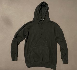 Sudadera Negra con Capucha