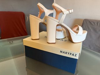 Sandalias Blancas MARYPAZ Tacón Ancho