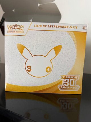 Caja de Entrenador Élite Pokémon 30 Aniversario