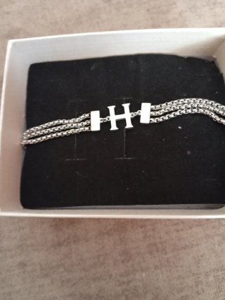 Pulsera con detalle central