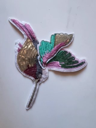Parche Bordado de Colibrí con Lentejuelas.