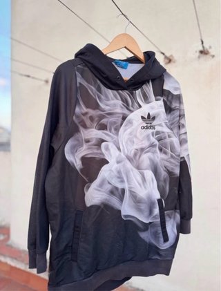 Sudadera Adidas con Estampado Humo