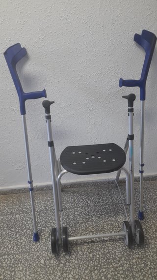 Andador con Asiento y 2 Muletas
