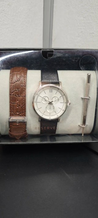 Reloj Reserved con correa extra