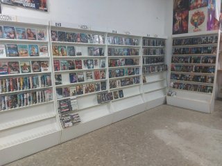 Estanterías y Lote de Películas DVD