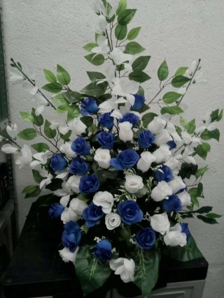 Centro de Flores Artificiales Azul y Blanco