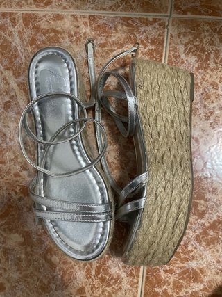 Sandalias de cuña plateadas