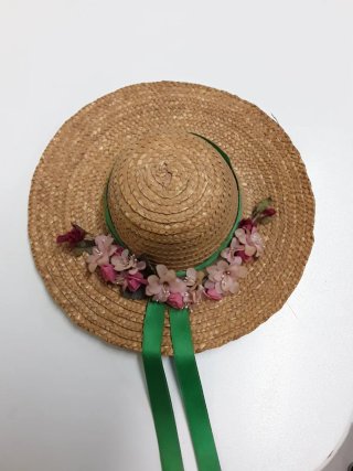 Sombrero de Paja con Flores de adorno.