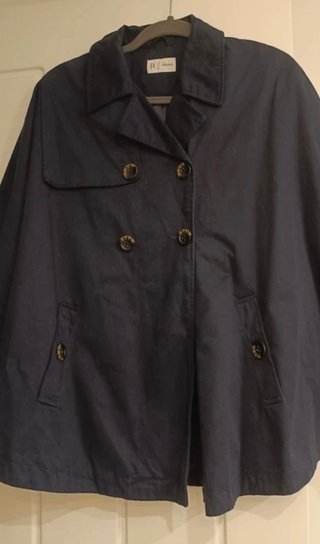 Chaqueta tipo capa negra Renatta&Go