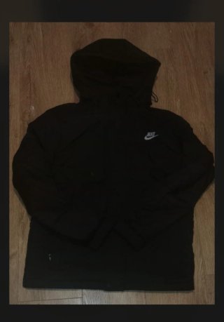 Chaqueta Cortavientos Nike Negra con Capucha