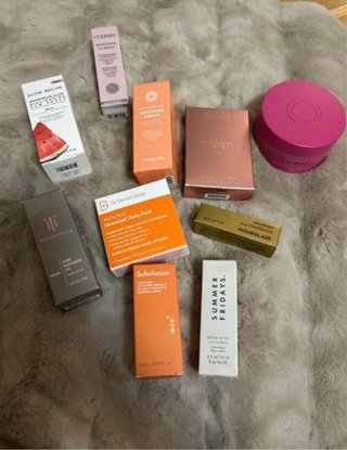 Lote de productos Cult Beauty y Space NK