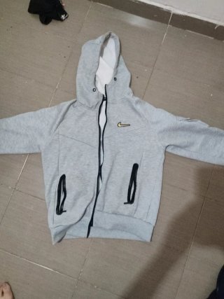 Chaqueta Nike con capucha y cremallera