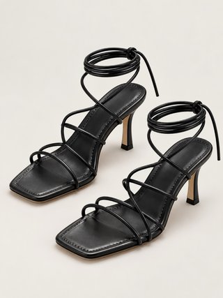 Sandalias Negras de Tacón con Cordones