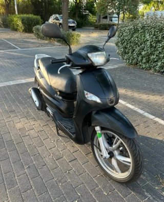 Scooter Peugeot Tweet 125