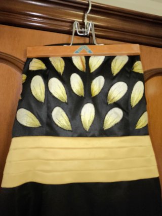 Vestido de fiesta negro y amarillo