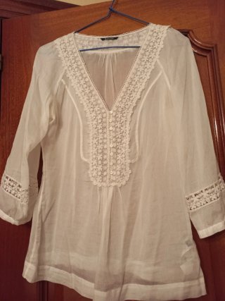 Blusa Blanca con Detalles de Encaje