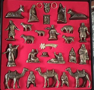 Belén de Bronce con 25 Figuras