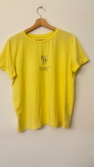 Camiseta Amarilla con Estampado