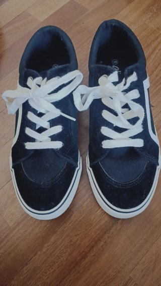 Scarpe nere e bianche taglia 39