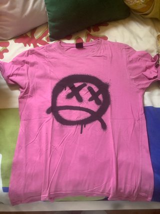 Camiseta Rosa con Estampado de Cara