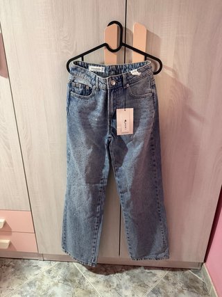 Pantalón Stradivarius con brillos, talla 34
