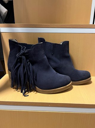 Botines MTNG azules con flecos