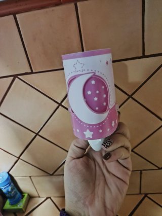 Punto de luz infantil con diseño de luna
