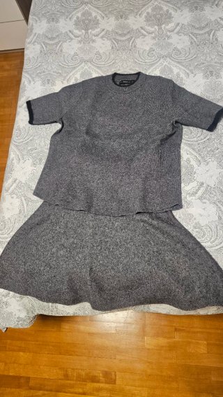 Conjunto de Falda y Camiseta Gris