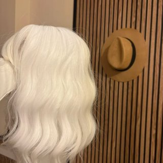 Peluca Corta Blanca Esmee