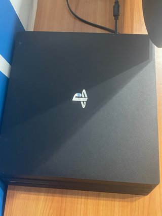 PlayStation 4 Pro (PS4 Pro) con Mando
