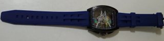 Reloj con correa azul y caja negra